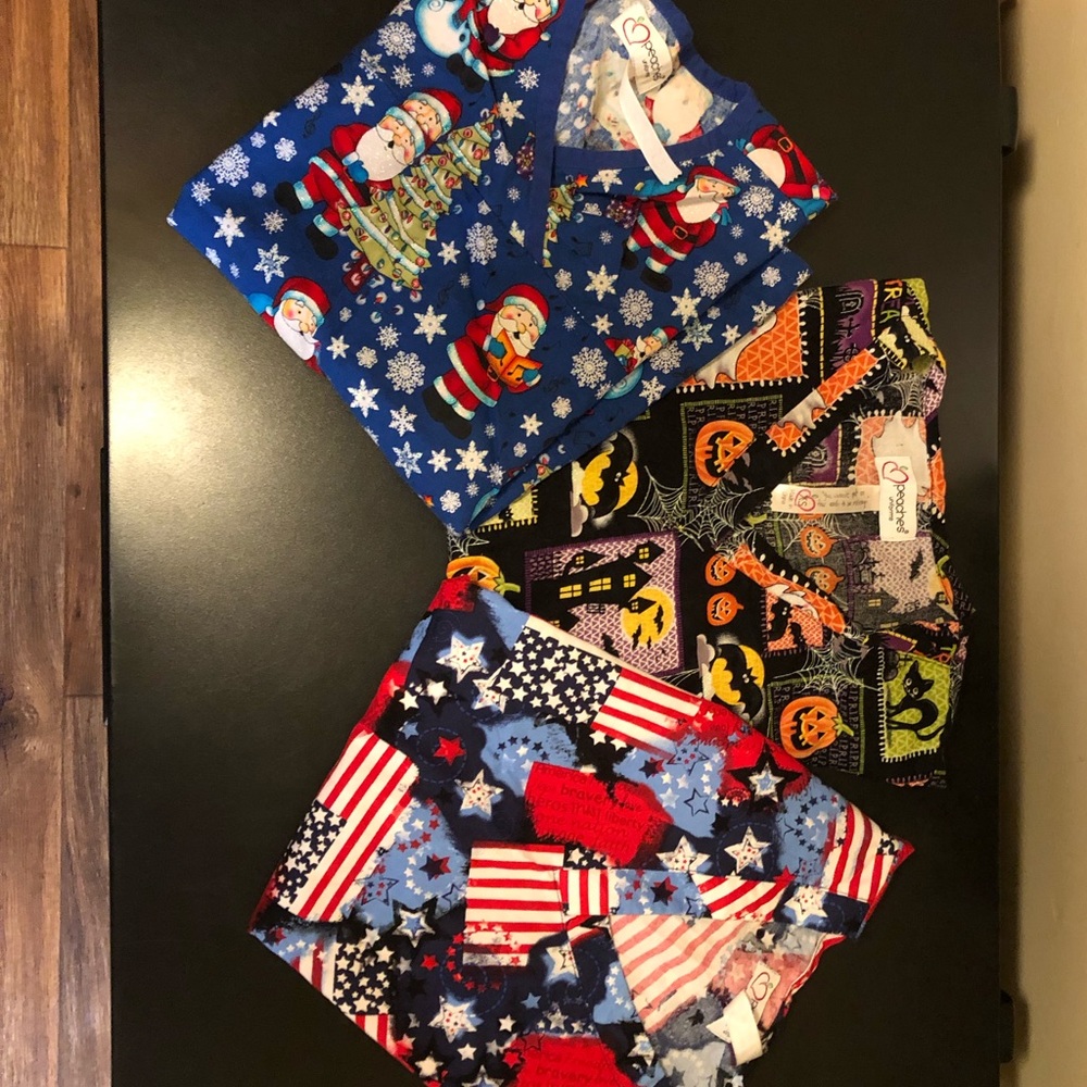 SET OF 3 PEACHES HOLIDAY SCRUB TOPS SZ XS